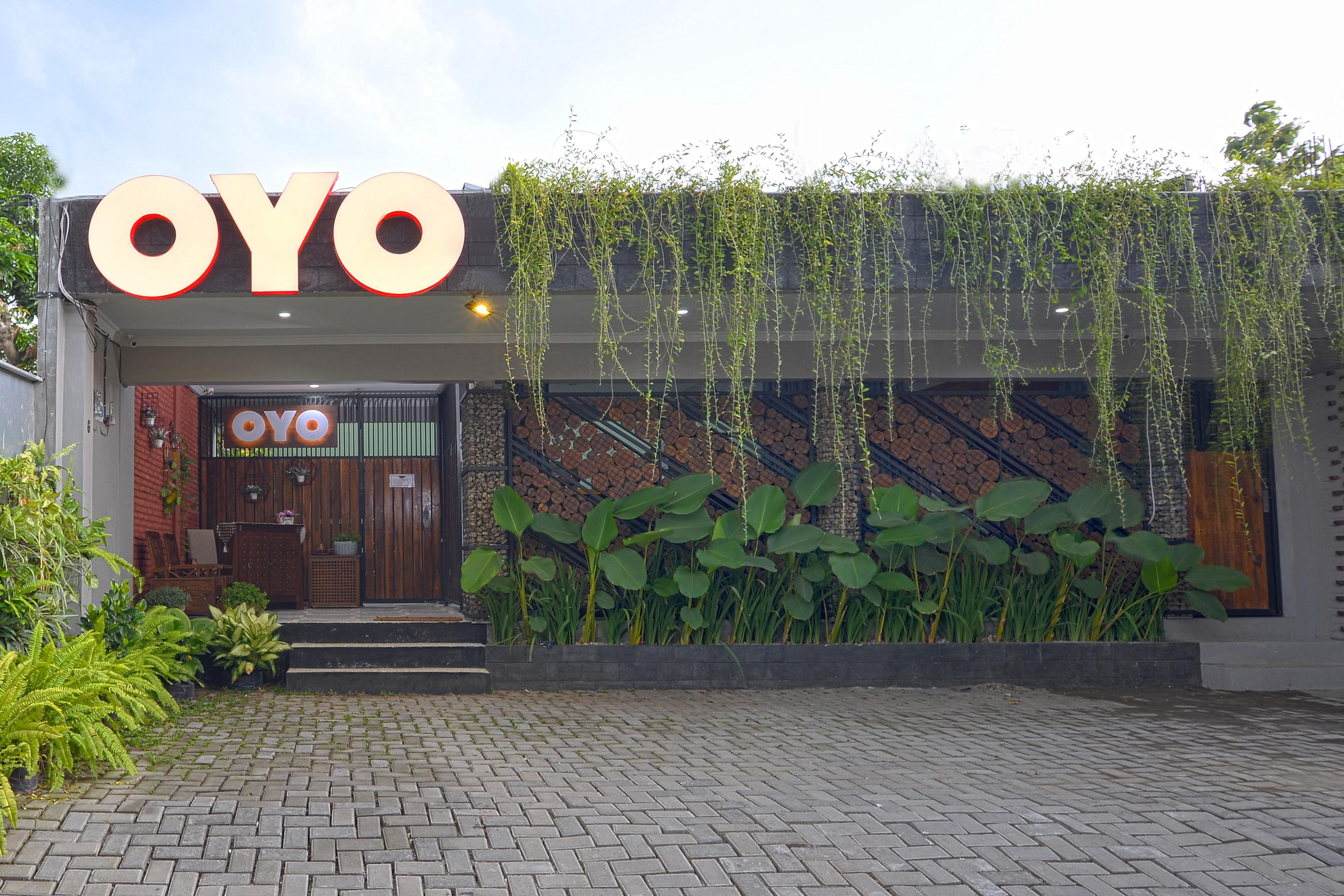 Hotel Oyo 583 Puri Gejayan Asri Syariah à Yogyakarta Extérieur photo