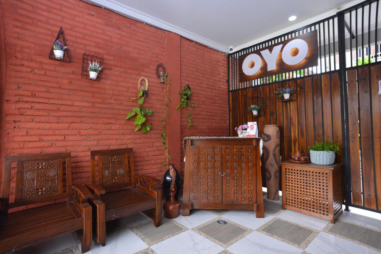Hotel Oyo 583 Puri Gejayan Asri Syariah à Kejayan Extérieur photo