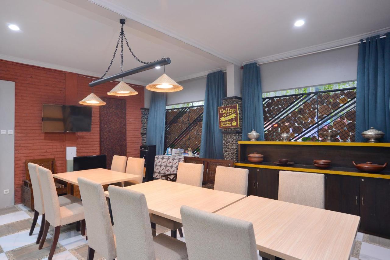 Hotel Oyo 583 Puri Gejayan Asri Syariah à Kejayan Extérieur photo